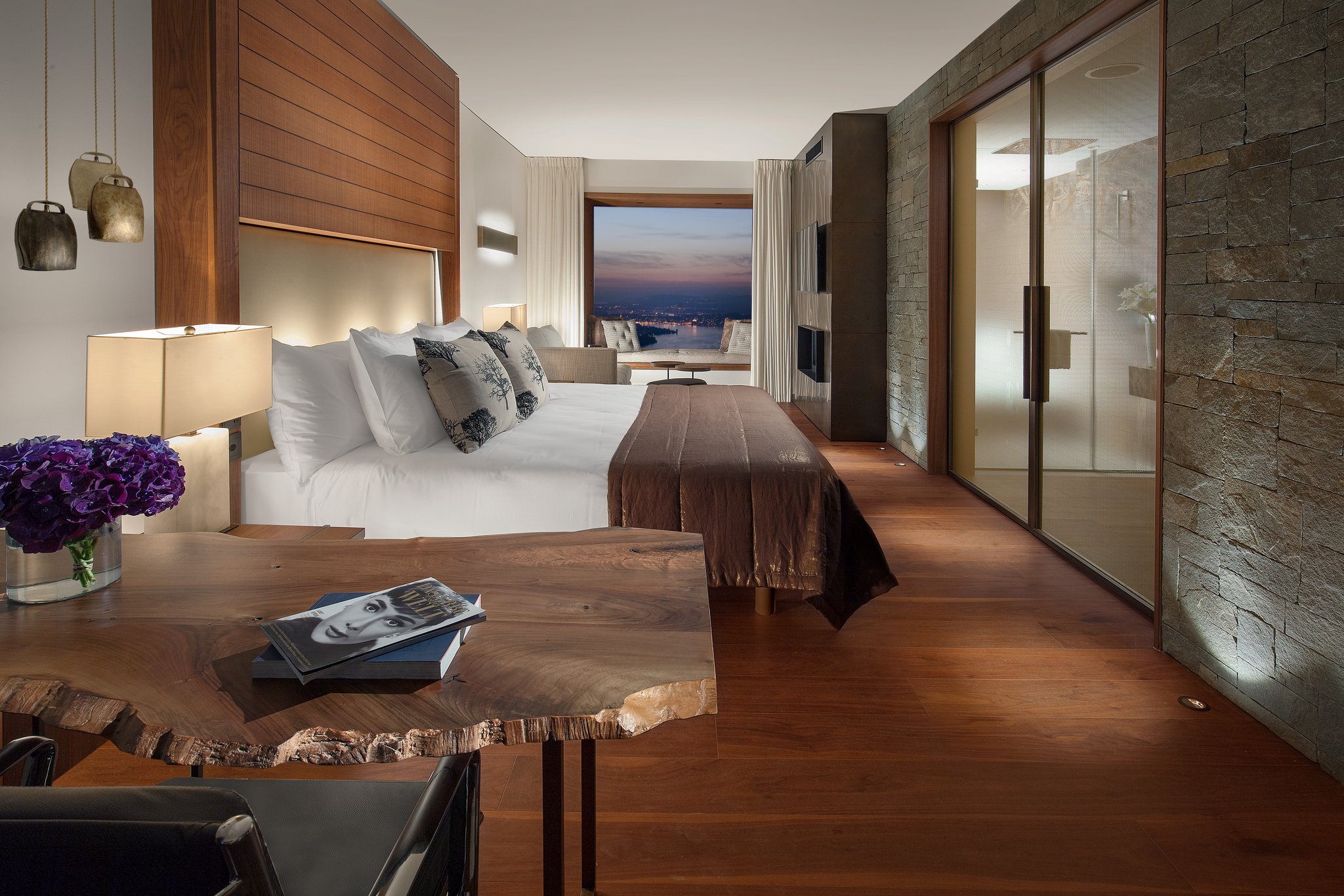 Contemporary Lake View Bay Suite