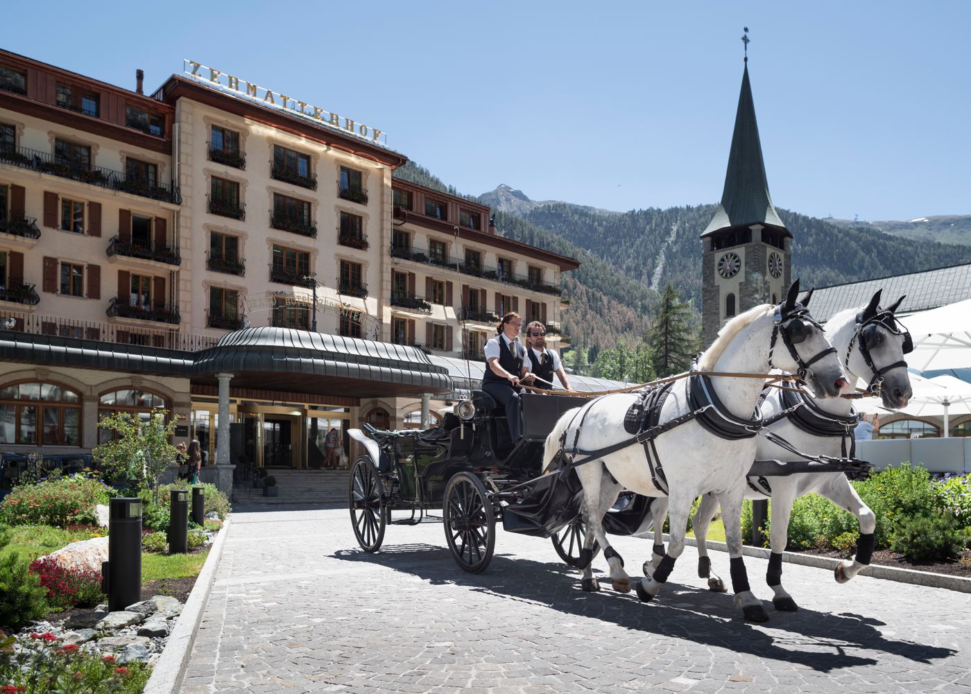 Horse-drawn carriage in front of the Grand Hotel Zermatterhof